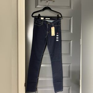 New With tags levi’s 711 skinny jeans, dark wash